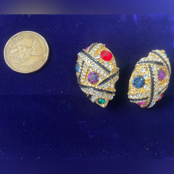 Vintage clip on earrings - Picture 2 of 2